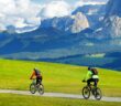 Erleben Sie die Traumlandschaft der Seiser Alm auf einer Radtour! (Foto: Adobe Stock- MNStudio)