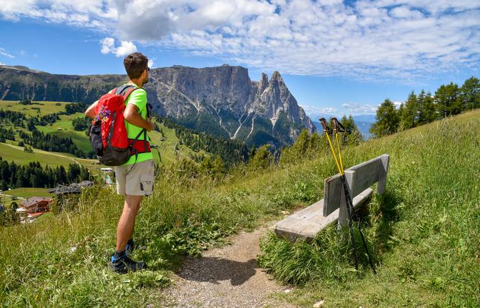Tauchen Sie ein in das Abenteuer des legendären Dolomiten-Höhenwegs (Alta Via), einer ausgedehnten Trekkingroute durch die beeindruckende Berglandschaft. ( Foto: Adobe Stock-Henry Czauderna) 