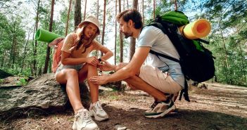 Schutz vor Unfällen und Schäden beim Camping (Foto: AdobeStock - Valerii Apetroaiei 460605278)