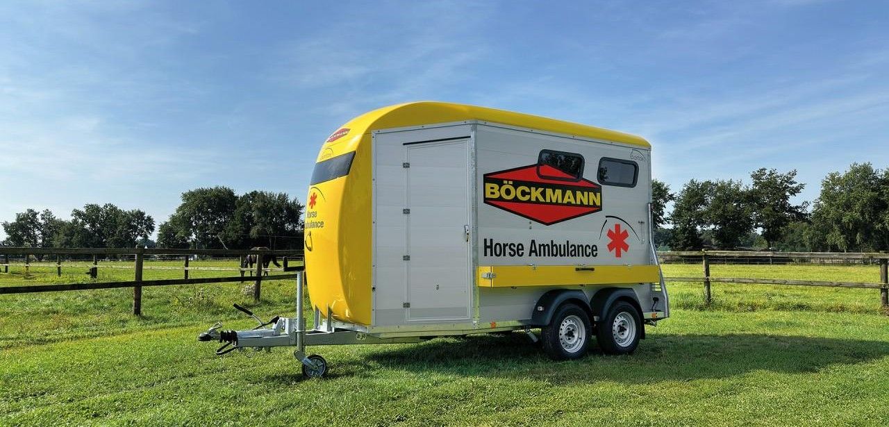 Böckmann Portax LE Ambulanzanhänger garantiert sicheren Notfalltransport verletzter (Foto: Böckmann Fahrzeugwerke GmbH)