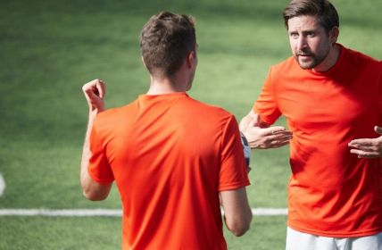 Advocard liefert Fans kompakte Rechtstipps für WM Public (Foto: AdobeStock - pressmaster - 216616660)