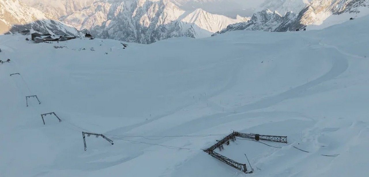 BZB reißt letzten Schlepplift am Nördlichen Schneeferner sicher (Foto: Bayerische Zugspitzbahn Bergbahn AG)