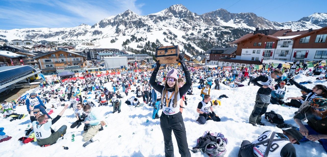 Gamsleiten Kriterium 2026: Tausendzweihundert Wintersportfans graben um BMW (Foto: Tourismusverband Obertauern)