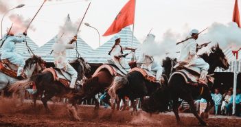 Tbourida in Marokko: UNESCO-erbe, Pferdespektakel und kulturelle Disziplin (Foto: AdobeStock - youness fakoiallah - 286159852)