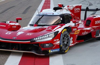 Toyota Racing feiert hundertsten WEC-Hybrid-Einsatz mit neuem TR010 (Foto: TOYOTA RACING GmbH)