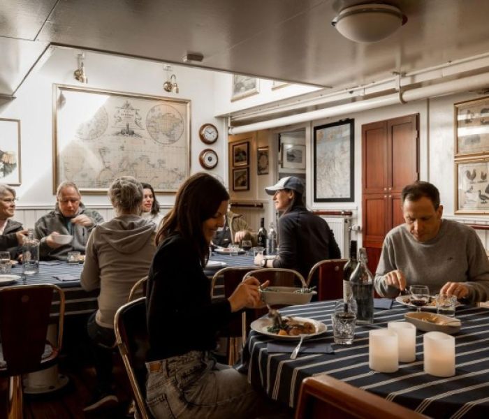 Die Lounge der Stockholm (Foto: Polar Quest)