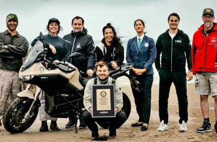 Zero DS erzielt Weltrekord 436,5 Kilometer auf öffentlichen (Foto: Zero Motorcycles)